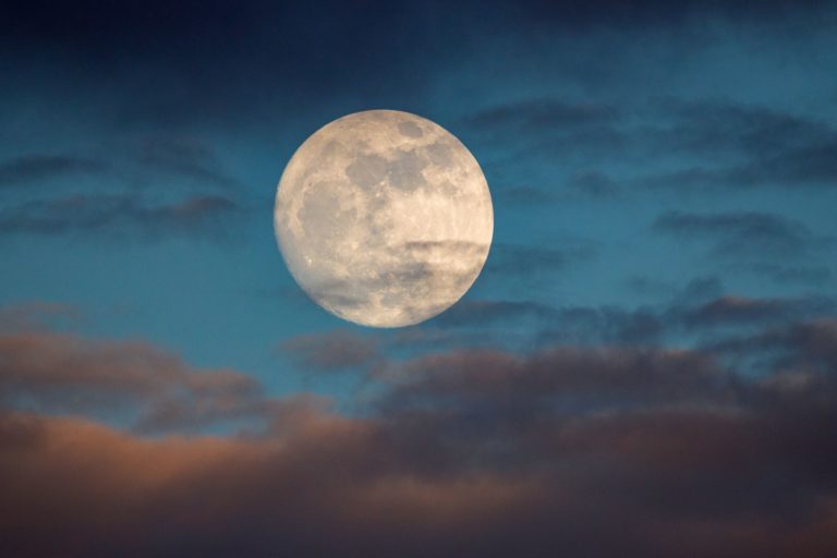 Місячний календар листопад 2022: дата Молодика, Повні, фаза Місяця