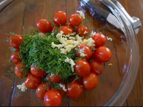 Покроковий рецепт приготування малосольних помідорів