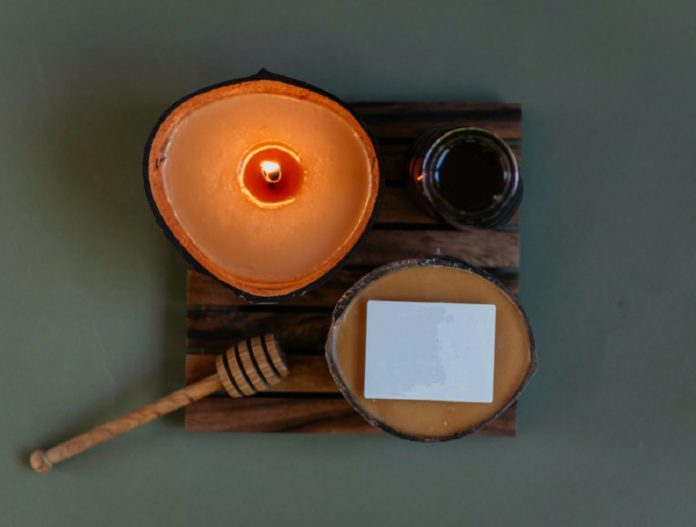 Приворот на кохання з медом і заклинання на свічки – магічні ритуали, які можна провести самостійно вдома, щоб покращити своє особисте життя