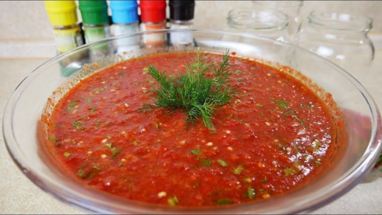 Рецепт аджики з кабачками дозволить мати не лише соус, а й холодну закуску