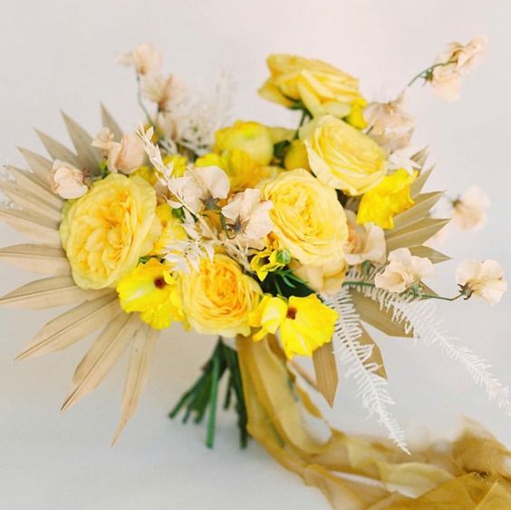 Весільні букети для нареченої, ідеї модних квіткових композицій 2021