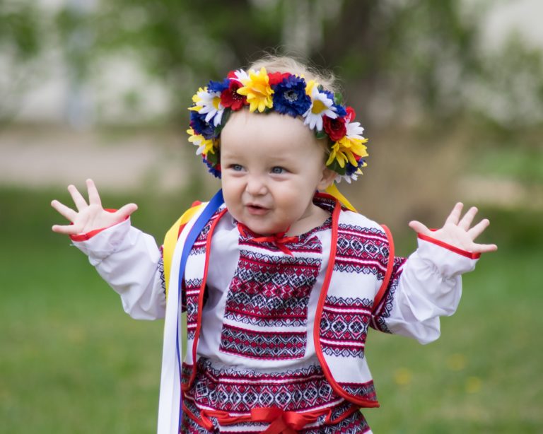 Неймовірна магічна сила української вишиванки: таємничі коди предків