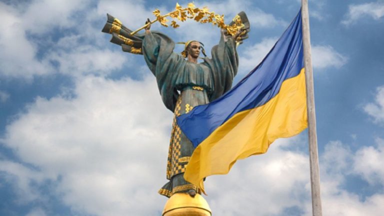 Святкові і вихідні дні серпень 2021 в Україні