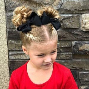 Ідеї з фото зачіски для дівчинки з бантиками, яку можна зробити на перше вересня й інші свята 