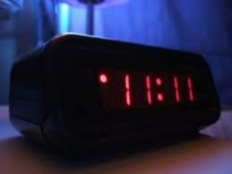 Однакові цифри на годиннику і що означають дзеркальні цифри