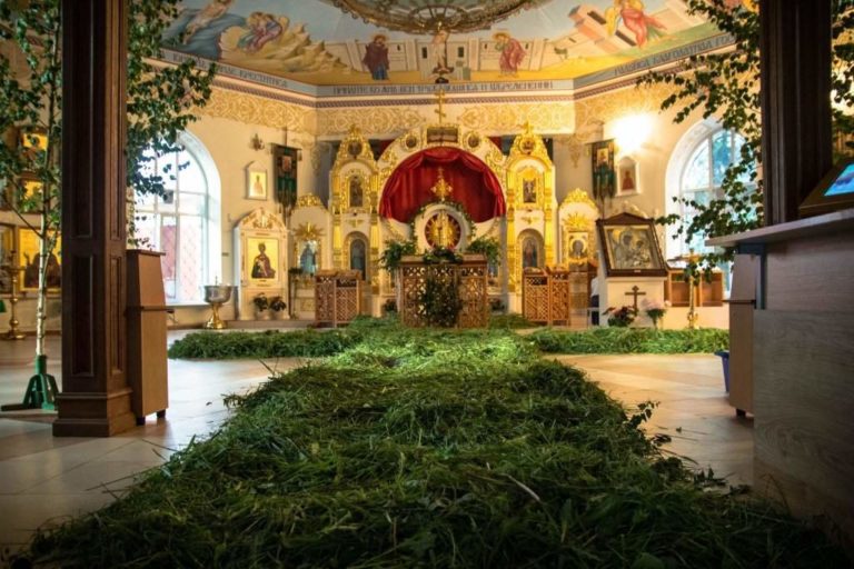 Зелена неділя 2021: коли відзначаємо Трійцю