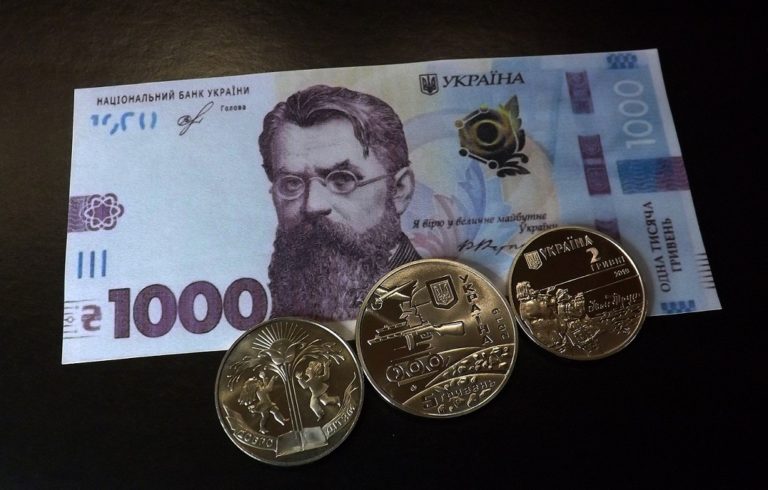 Народні прикмети про гроші – як віддавати борги та як передавати гроші