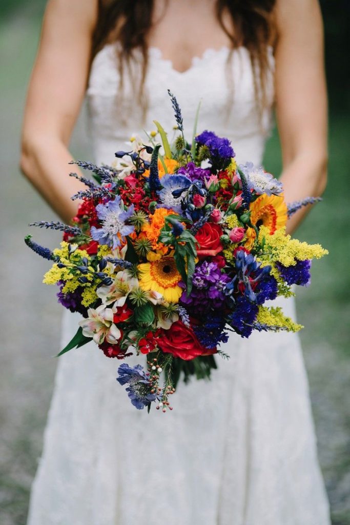 Весільні букети для нареченої в різних стилях: ідеї модних квіткових композицій
