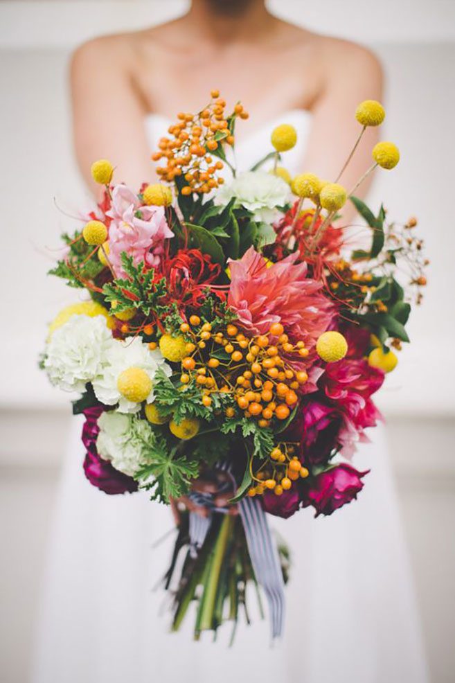 Весільні букети для нареченої, ідеї модних квіткових композицій 2021